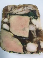 Terrine du moment : Lapin et foie gras en gelée de jus corsé à l'estragon
